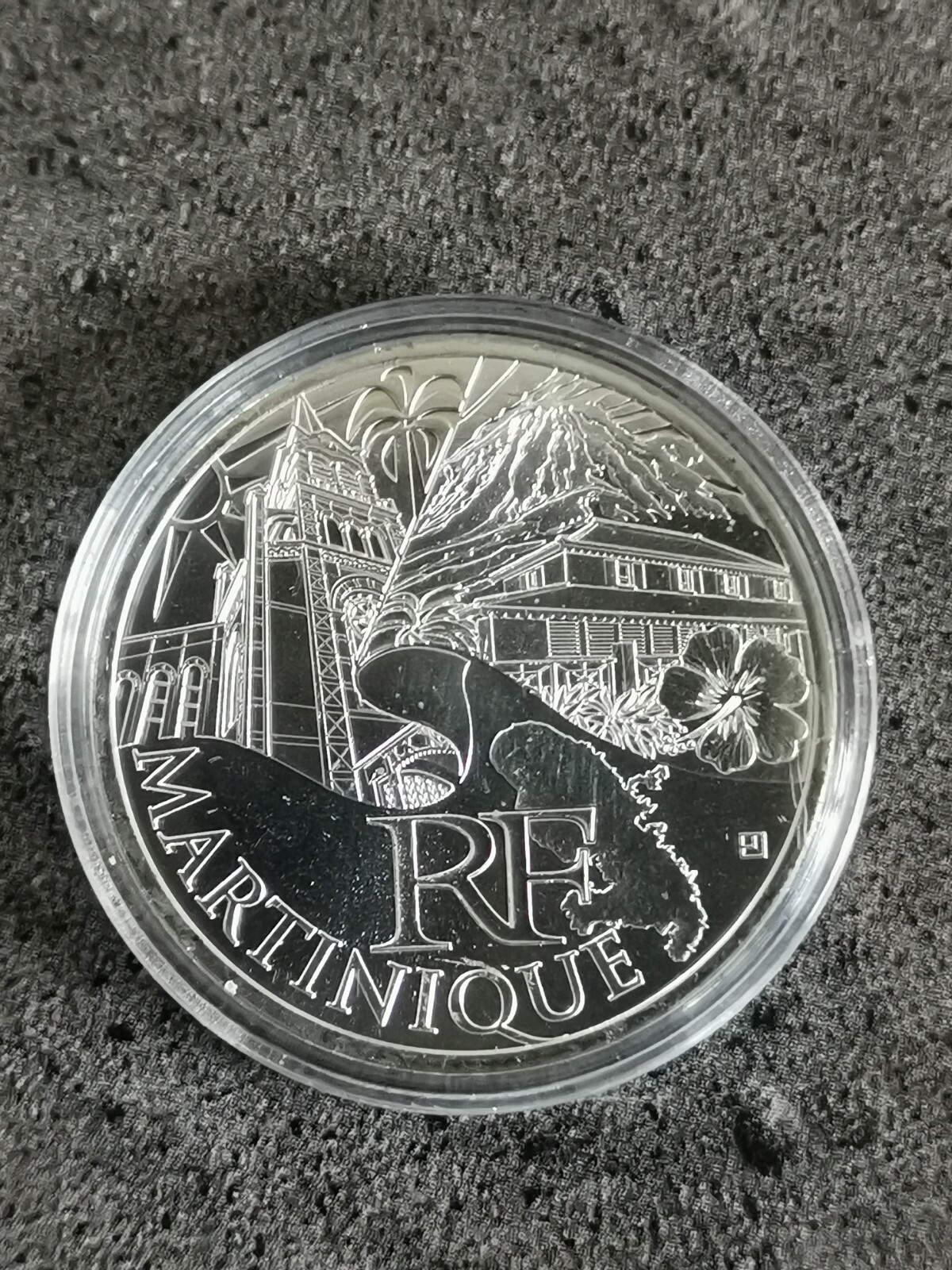 Picture 1 of 2