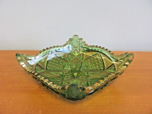 VINTAGE GREEN GLASS GOLD RIM PATTERN CANDY DISH BOWL - Picture 2 of 6