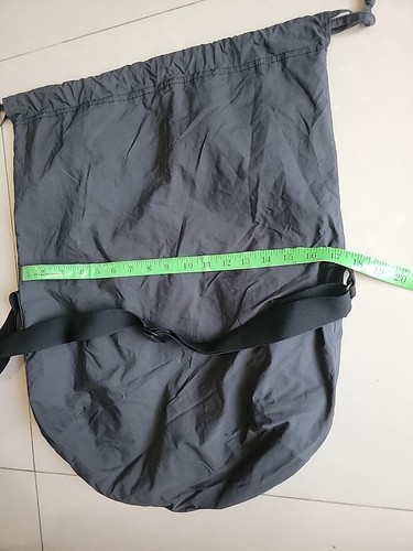 Uniqlo U Tasche schwarz Kordelzug Schulter Falt Top TOP ZUSTAND! - Bild 9 von 9