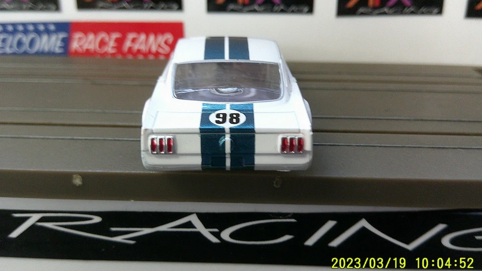 AFX RACING H.O. Carrocería de auto slot escala solo Shelby GT350R 1965 millas blanco/azul Foto 4 de 4