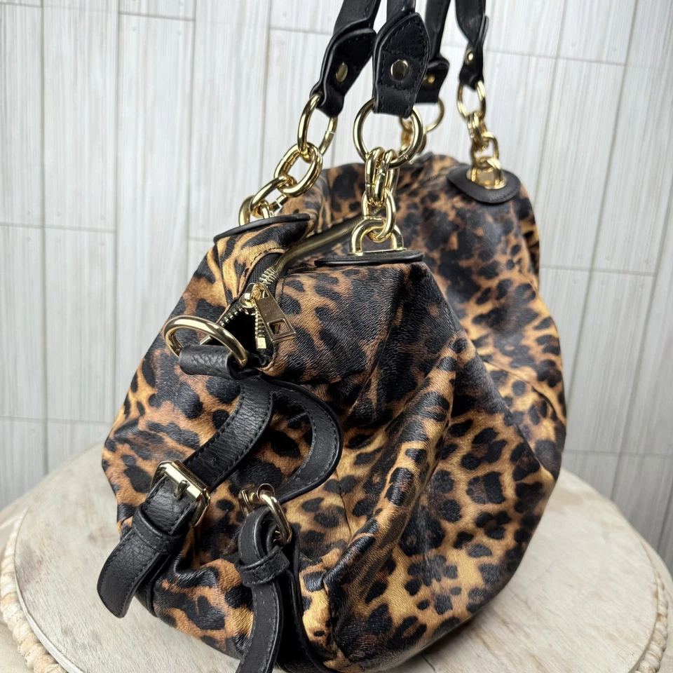 Bolso de Mano Moda Luxe Estampado de Leopardo Hobo Bolso Cuero Negro y Acentos Dorados Foto 4 de 4
