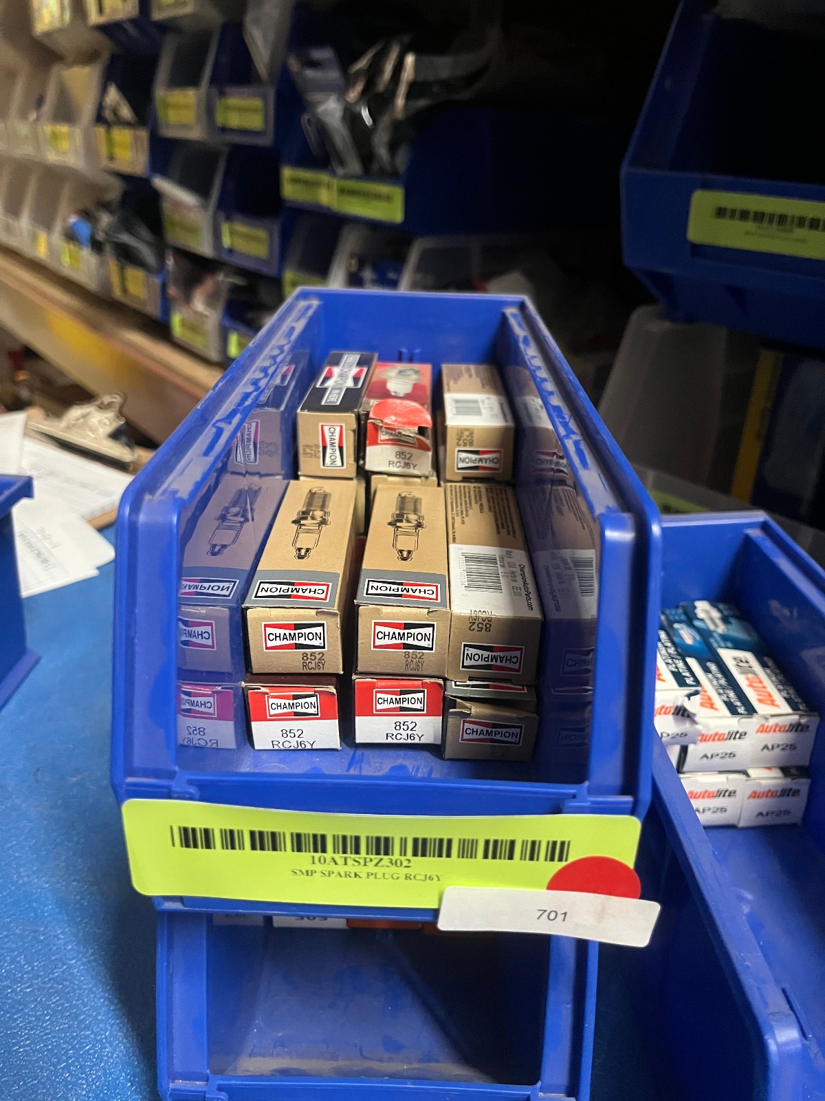 CHAMPION SPARK PLUG 852 RCJ6Y 701