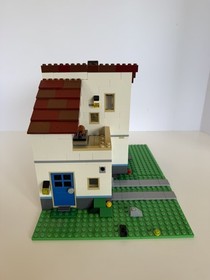 LEGO CREATOR FAMILY HOUSE 3 in 1 SET - 31012 - RETIRED SET- Missing a few things