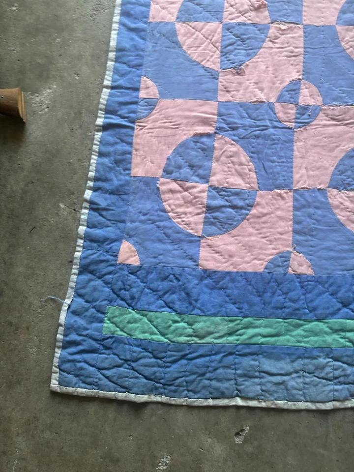 Vintage Millwheel Quilt Hand Stitched Pink Blue Green 49x75 Inch Georgia - Image 3 of 4