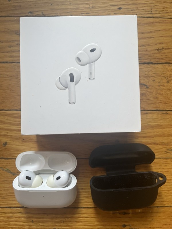APPLE AirPods Pro 2nd Gen USB-C w/ silicone case