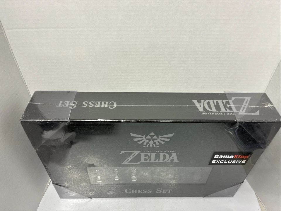 USAopoly The Legend of Zelda Chess Set NIB Sealed Gamestop Exclusive - Image 2 of 4