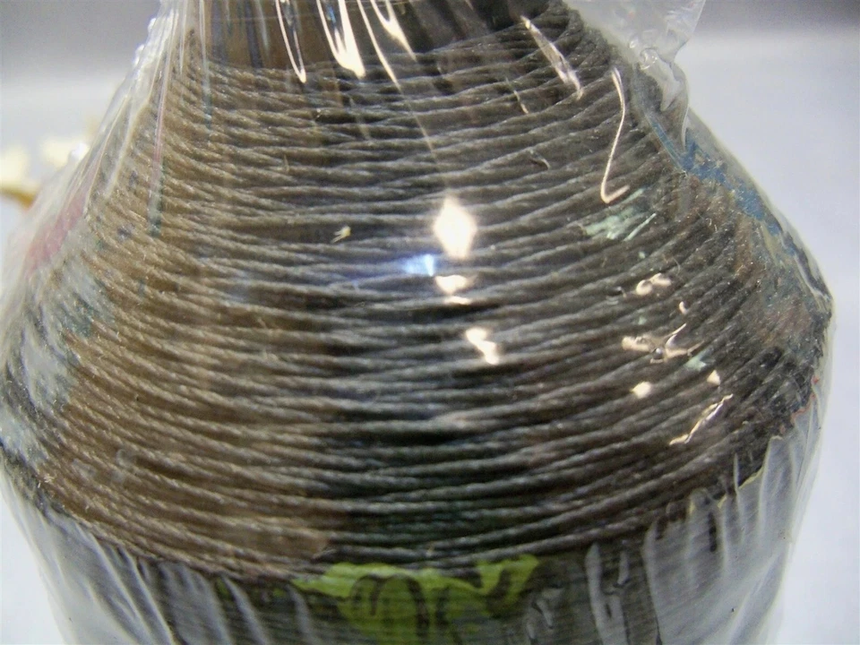 Coats Bonded Nylon Thread Tex 270 Dk Graphite 8169309 16oz Lot of 2 Spools - Image 4 of 4