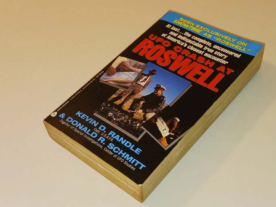 UFO Crash At Roswell 76196 Avon 1991 10-9 Kevin Randle Donald Schmitt Alien VGC - Image 3 of 4