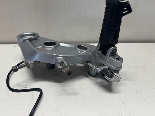 Conjunto reposapiés derecho Moto Guzzi V85 TT 2020 - Imagen 13 de 13
