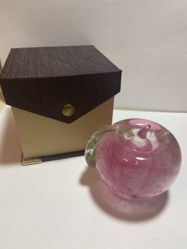 Vilaweler Hand Blown Glass Pink Apple Paperweight Statue Teacher Gift Decor NIB - Picture 1 of 9
