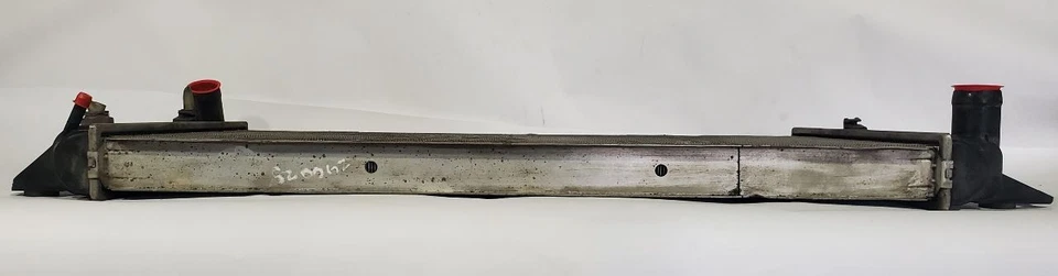 Radiator 6.6L Automatic 4x4 OEM 2001 2005 Chevrolet Silverado 2500 - Image 3 of 4