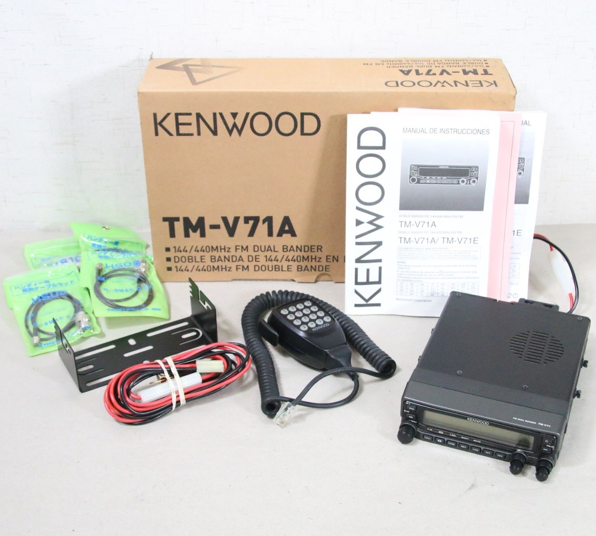 Kenwood TM-V71A FM Dual Band Ham Radio Transceiver w/ Box and Mic
