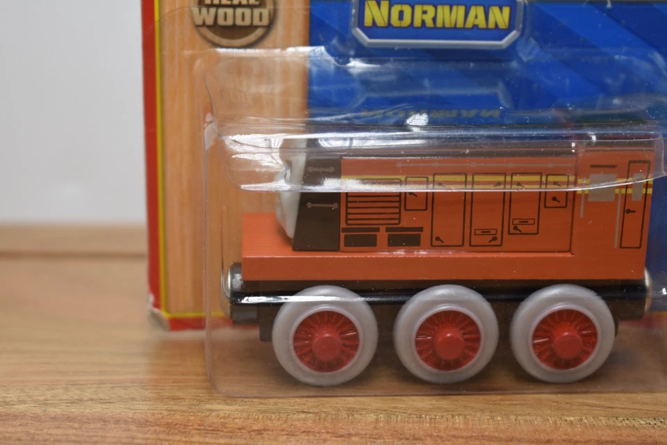 Norman Raro Día de los Diesel Curva de Aprendizaje Thomas & Friends Ferrocarril de Madera Foto 2 de 4