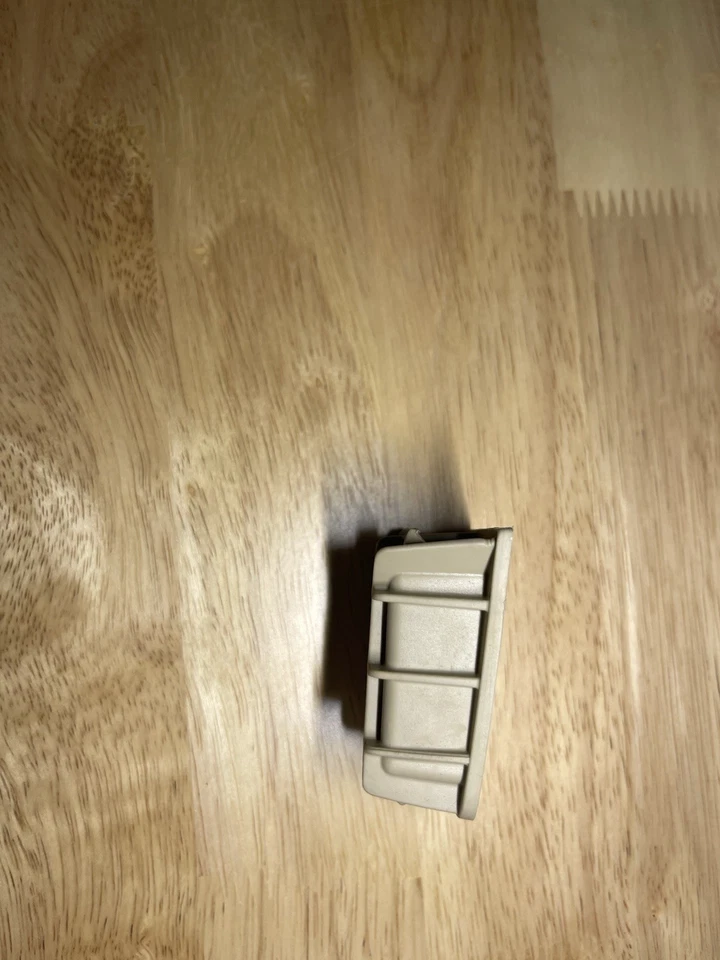 1999 - 2005 年大众捷达硬币夹原始设备制造商 1J0-863-328 — 第 4/4 张图片