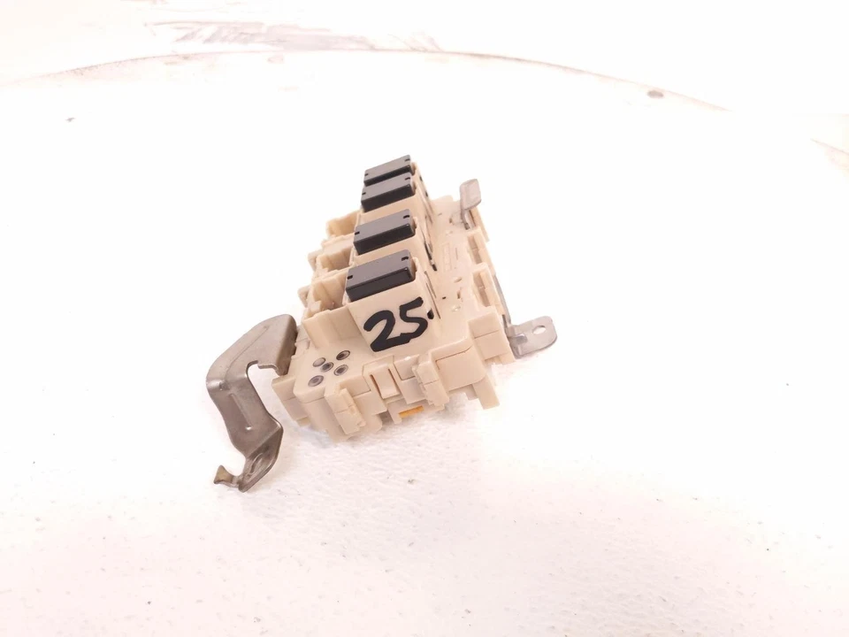 Коробка предохранителей для кабины водителя Nissan Altima 2015-2018 годов выпуска - 2,5 л Sr Fwd 24350-9Hm0b - Изображение 2 из 4