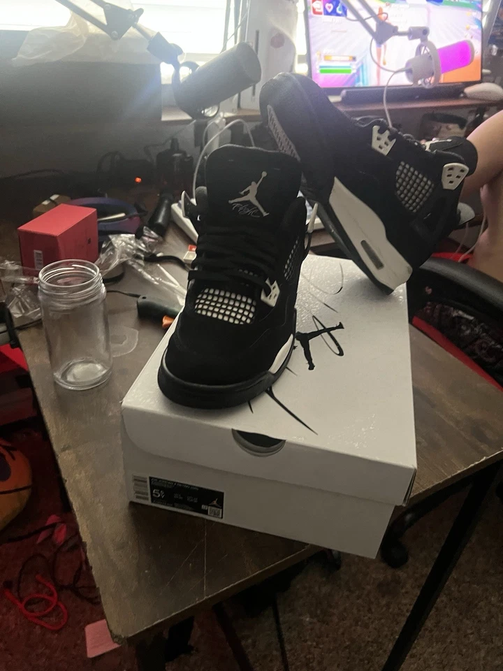 Refurbished ￼Jordan 4s With Box Real And authentic - Image 4 of 4