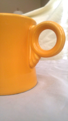 Vintage Fiestaware 'Tom & Jerry' Mug in original Yellow (1936-69) - Picture 5 of 8