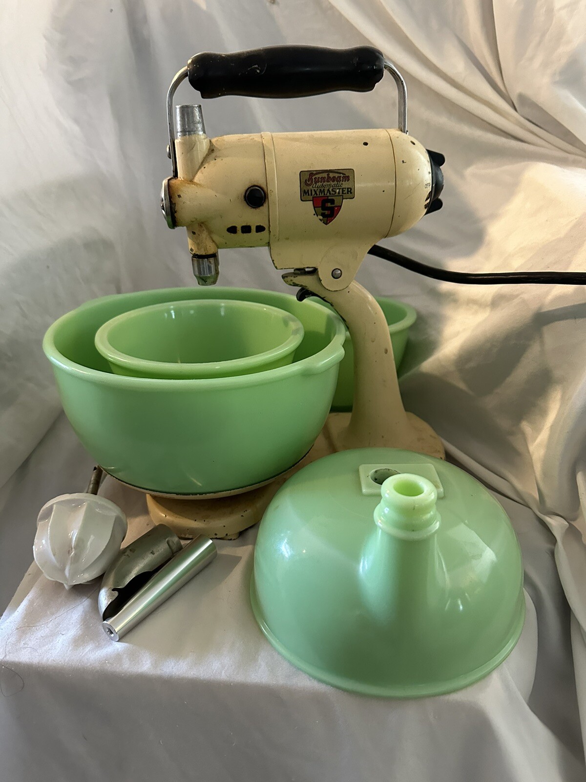 Vintage Sunbeam Mixmaster mixer with 3 jadeite bowls and juicing bowl