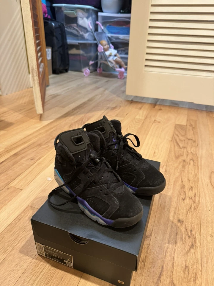Jordan Retro 6 Aqua Kids Size 4y - Image 2 of 4