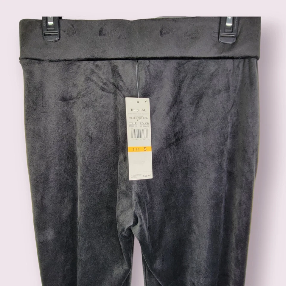 Calça Pull On Ruby Rd Ready for Red KO Feminina Veludo Preto Tamanho Pequeno - Imagem 4 de 4