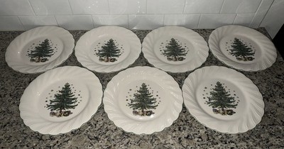Nikko Happy Holidays Christmas Tree Scalloped 10.75  Dinner Plates - Set of 7