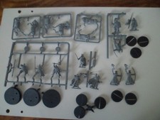 11 figurines Warhammer le Seigneur des anneaux