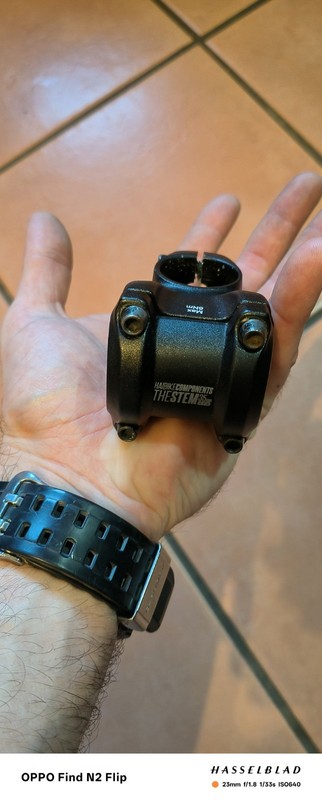 MTB Stem 31.8mm Bar Clamp. 1 1/8 Steerer Tube. 35mm Long. Good Condition