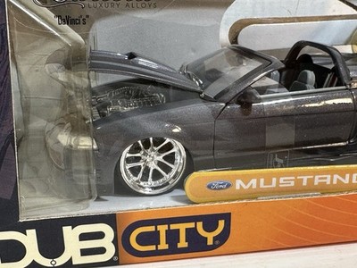JADA DUB 2002 FORD MUSTANG CONVERTIBLE CHARCOAL GREY 1:24 DIECAST