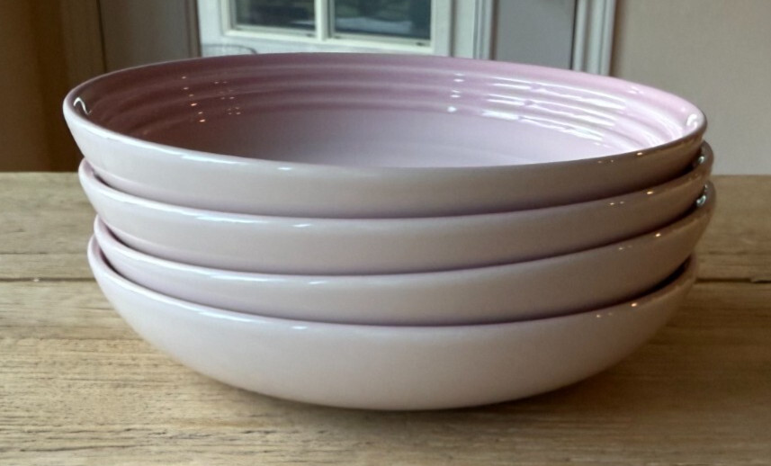 Le Creuset Stoneware Set of 4 8.5 in 1 qt Vancouver Pasta Bowls Shell Pink NEW