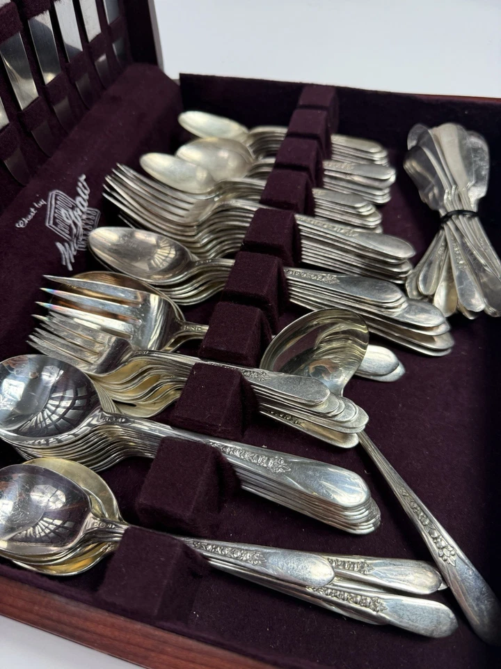 Juego de cubiertos de 98 piezas WM Rogers MFG Co - con cofre a prueba de deslustre McGraw Foto 4 de 4