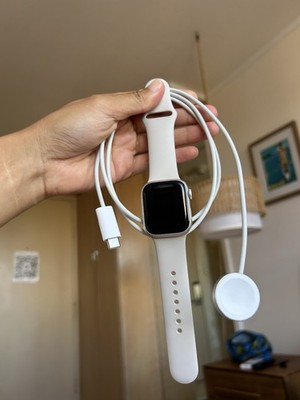Apple Watch Series 8 (GPS)   41mm / 45mm   9/10 Condition   Slight signs of use 