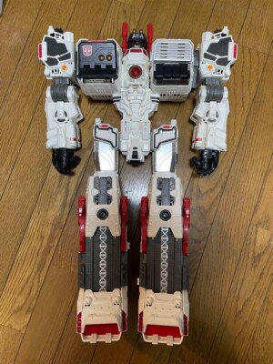 Takara Tomy Transformers Generations TG-23 Metroplex 23in Action