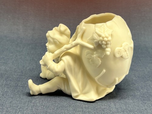 Cesto raccolta porcellana bianca vigna uovo ragazzo ragazza vaso statuetta da collezione - Foto 10 di 14