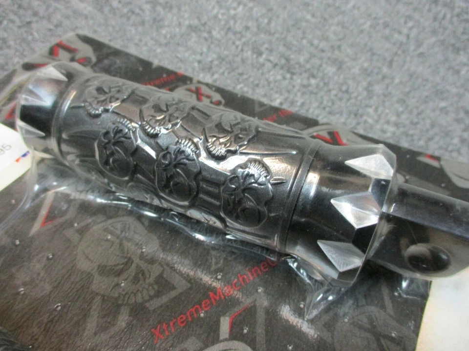 Clavijas de pie Xtreme Machine corte en V para Harley Davidson Foto 4 de 4