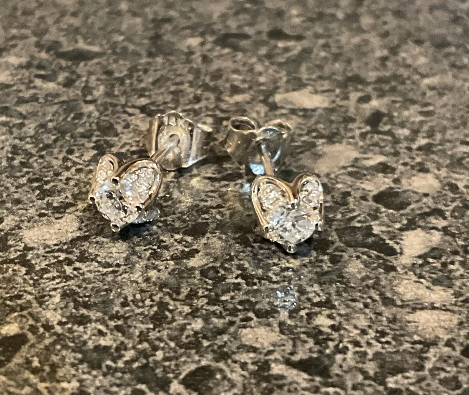 Pendientes de diamantes de perfil lateral Blue Nile.  1/2 Tcw. Precioso de todos los lados Foto 2 de 4