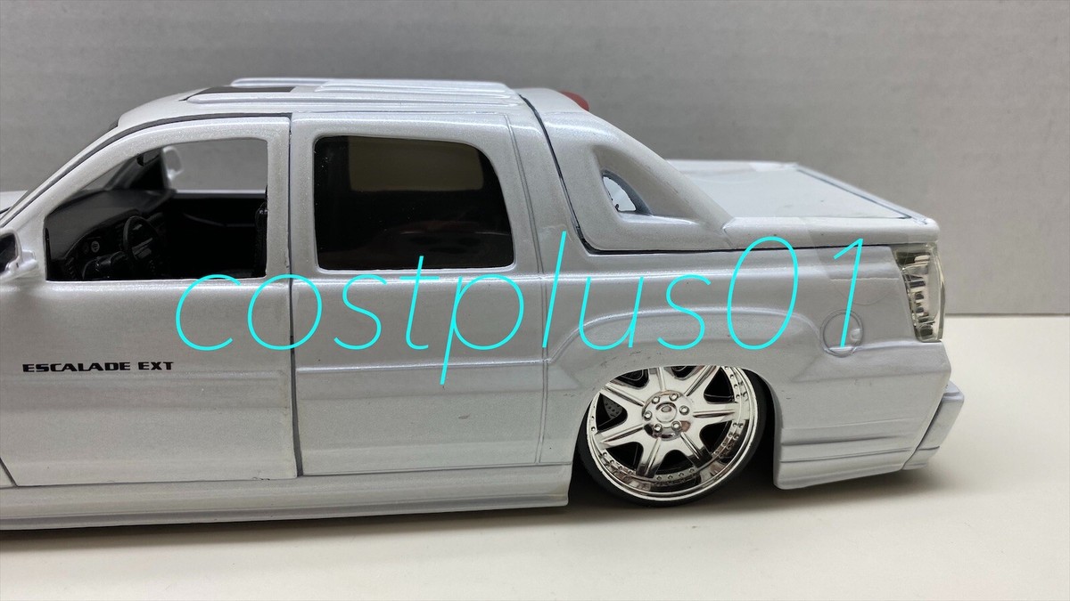 JADA BTK 2002 CADILLAC ESCALADE EXT 1:24 WHITE | eBay