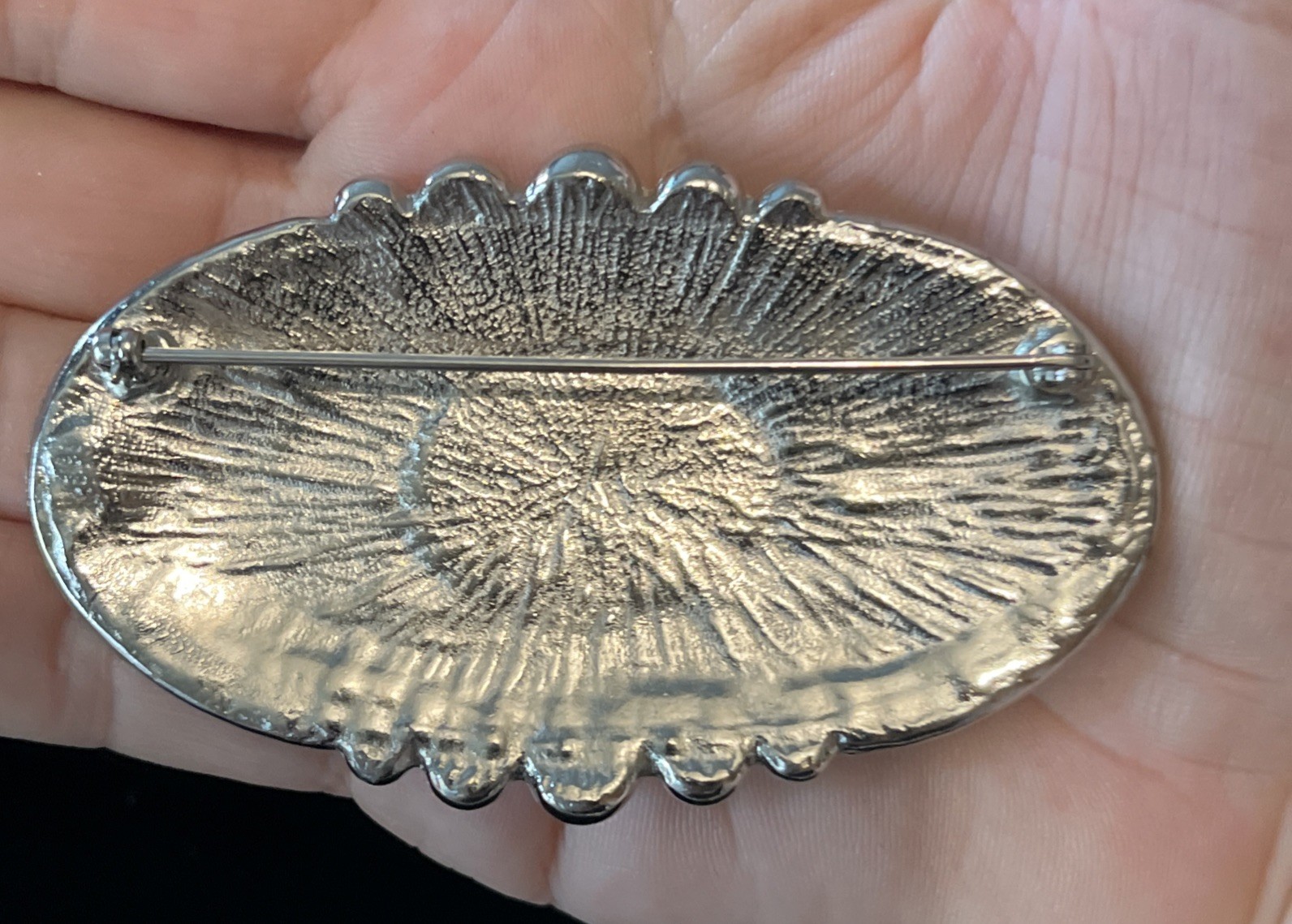 Large Oval Shaped Silver-tone Unsigned Vintage Pi… - image 4