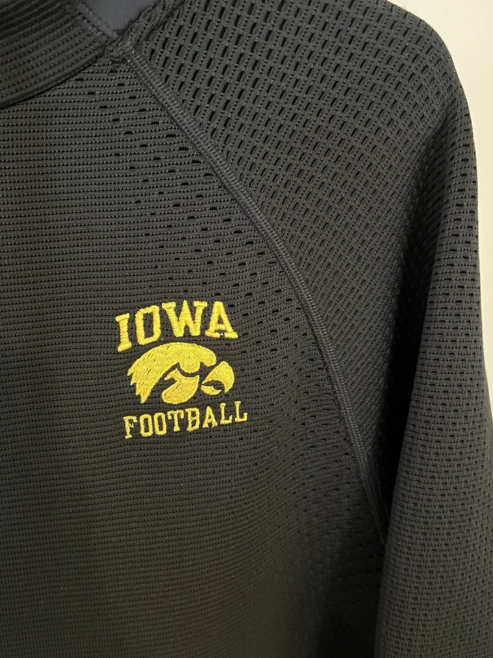 Sudadera con Capucha de Fútbol Iowa Hawkeyes Nike Sistema APS Equipo Emitida Negra PEQUEÑA Foto 2 de 4