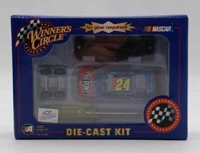 Winner's Circle Jeff Gordon 2002 Die Cast Kit Build-A-Car #24 Dupont 1/64 Scale