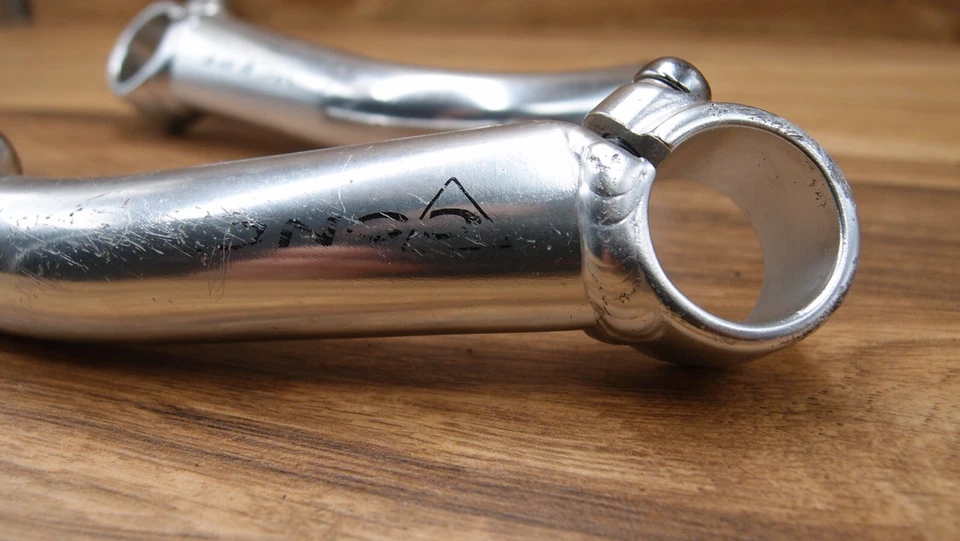 Extremos de barra de aleación de aluminio años 90 Concept para MTB 22,2 mm con enchufes Concept Foto 4 de 4