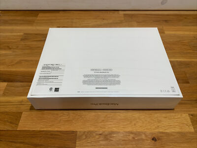 Apple MacBook Pro 13 in (M1, 8GB, 512 SSD) Laptop Space Gray