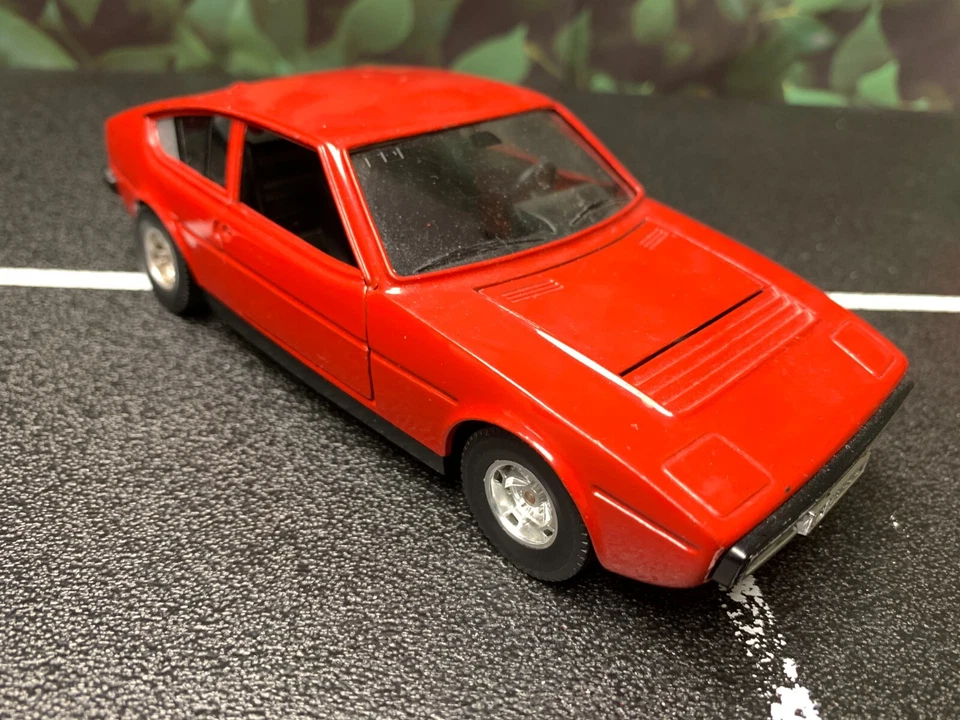 Imperfect 1:24 Diecast Car PAIR BURAGO MATRA SIMCA BAGHEERA Red No Box AS-IS - Image 2 of 4