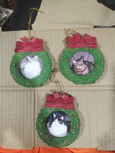 CAT CHRISTMAS WREATH PICTURE FRAME SET 3