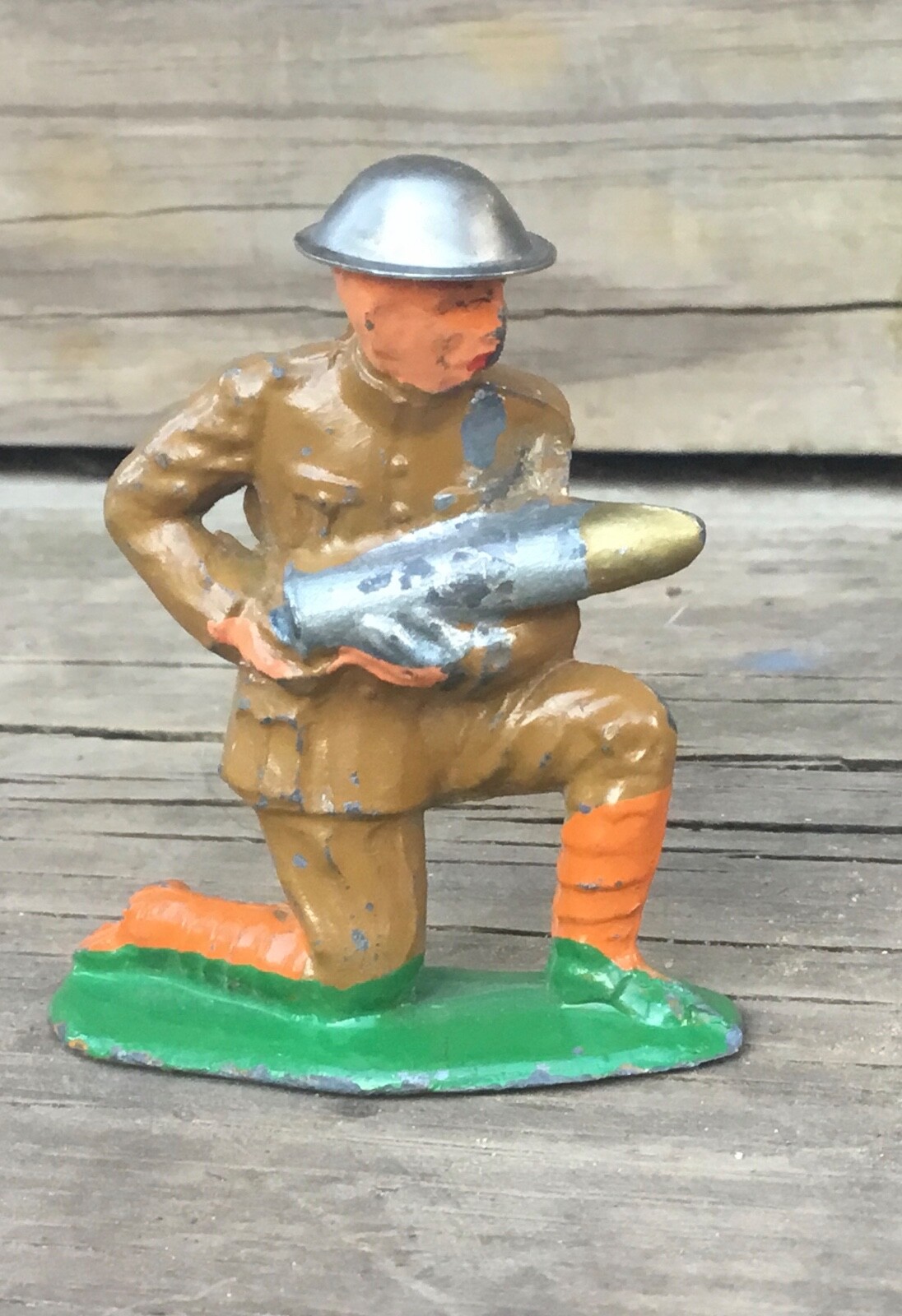  BARCLAY Lead Toy Soldier B68 Soldier Bullet Feeder