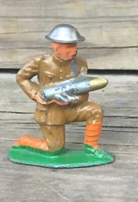  BARCLAY Lead Toy Soldier B68 Soldier Bullet Feeder