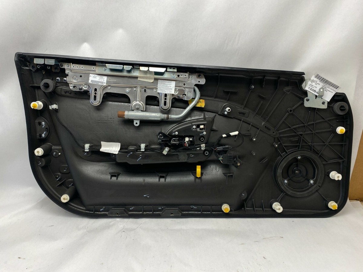 gs136v 右側ドアパネル 2009-2013 Maserati Granturismo Coupe Right Passenger Side Door