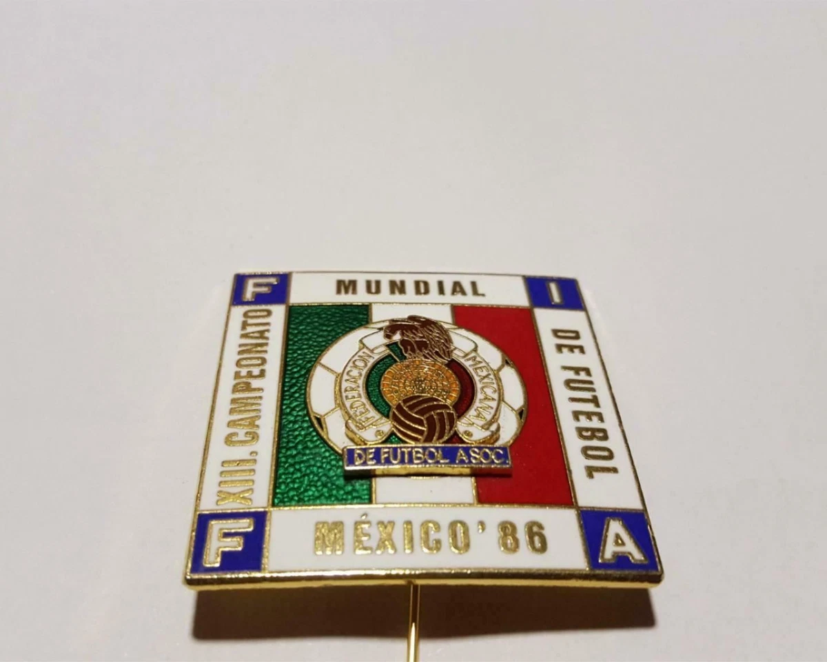 Soccer Collectibles: World Cup Soccer Pin Badge Mexico 86 Enamel