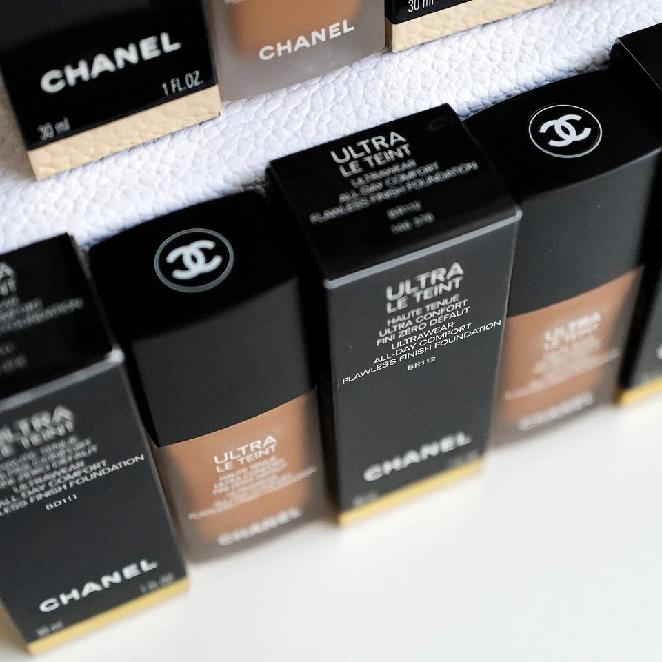 CHANEL ULTRA LE TEINT FLAWLESS FINISH FOUNDATION 1oz PICK YOUR SHADE NEW IN BOX - Image 3 of 4