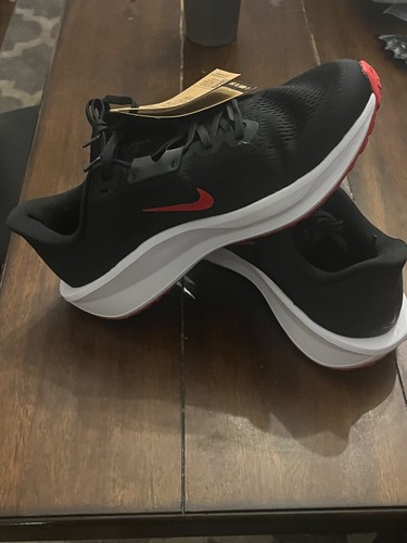Nike Quest 6 size 11.5