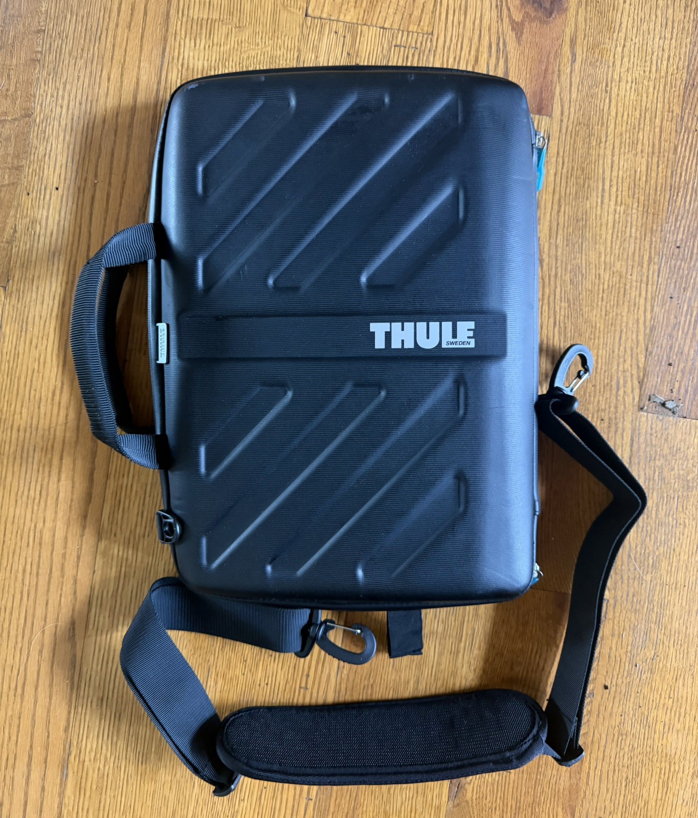 Thule Sweden Hard Laptop Case 16" Rigid Briefcase Shoulder S